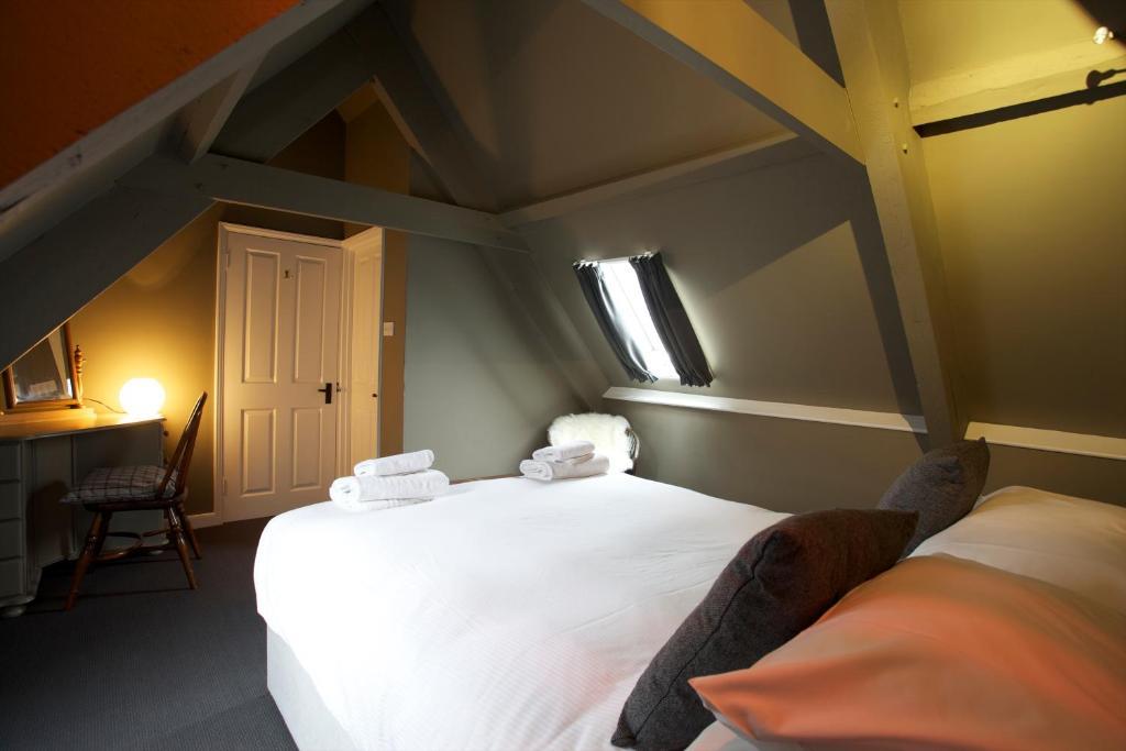 Hotel The Kings Arms Didmarton Zimmer foto